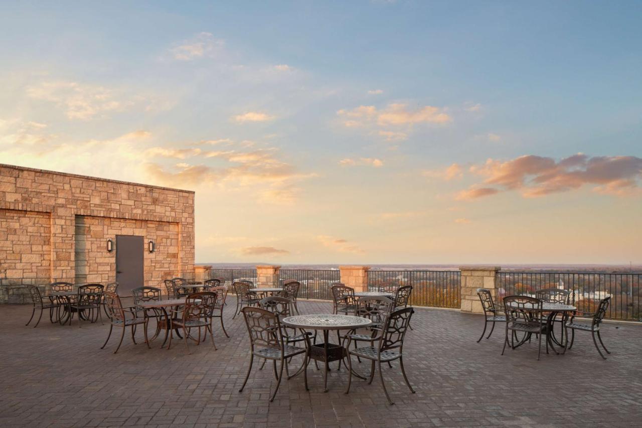 The Oread Lawrence, Tapestry Collection By Hilton Exterior foto