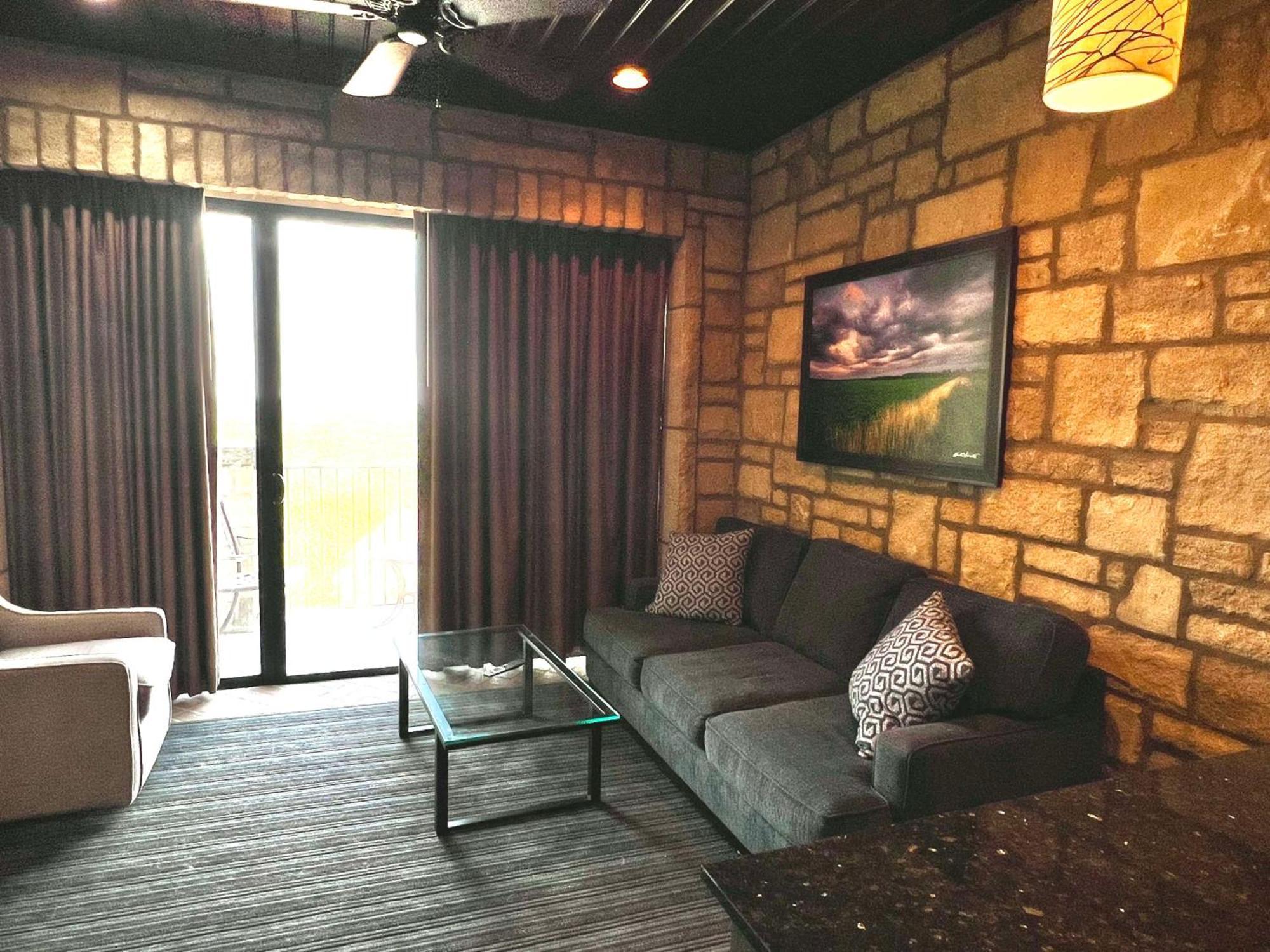 The Oread Lawrence, Tapestry Collection By Hilton Exterior foto